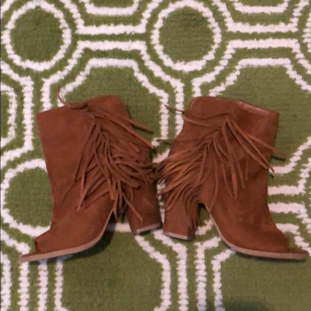 Dolce Vita Brown Booties!